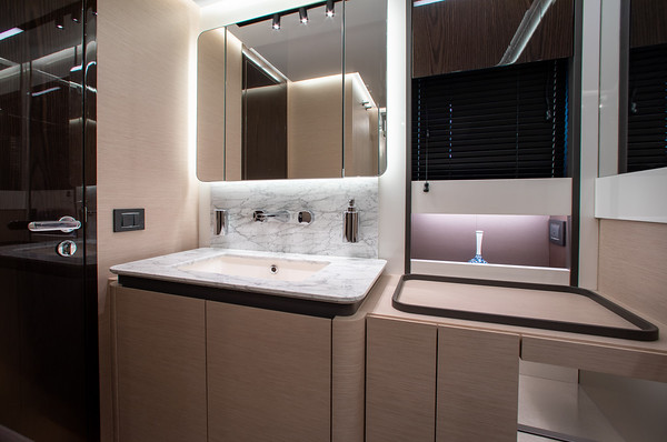 80ft Azimut Sport Mega Yacht Charter | Miami Beach Marina 🚤 2 %Miami Yacht Rentals%