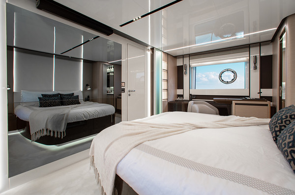 80ft Azimut Sport Mega Yacht Charter | Miami Beach Marina 🚤 3 %Miami Yacht Rentals%