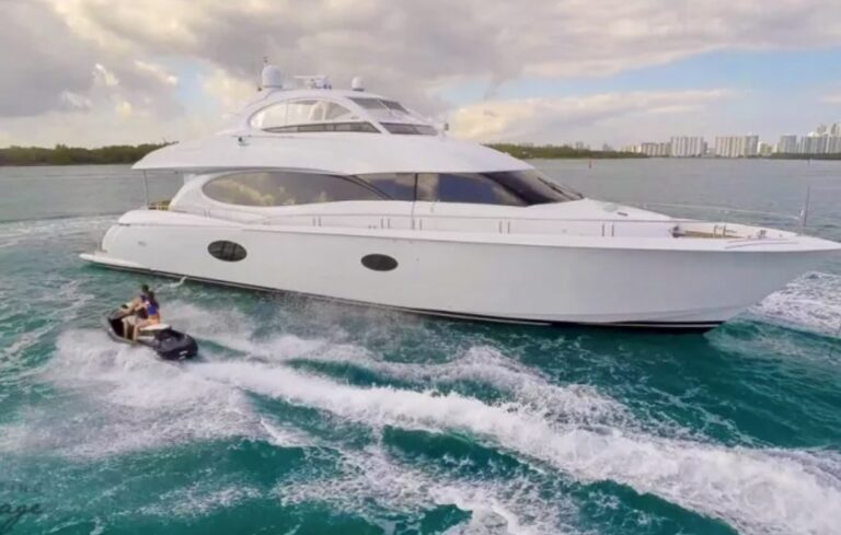 Miami superyacht rentals 💎 Oversized luxury yachts for VIP events, corporate charters, music videos & ultra-premium parties with full crew & concierge. 4 %Miami Yacht Rentals%