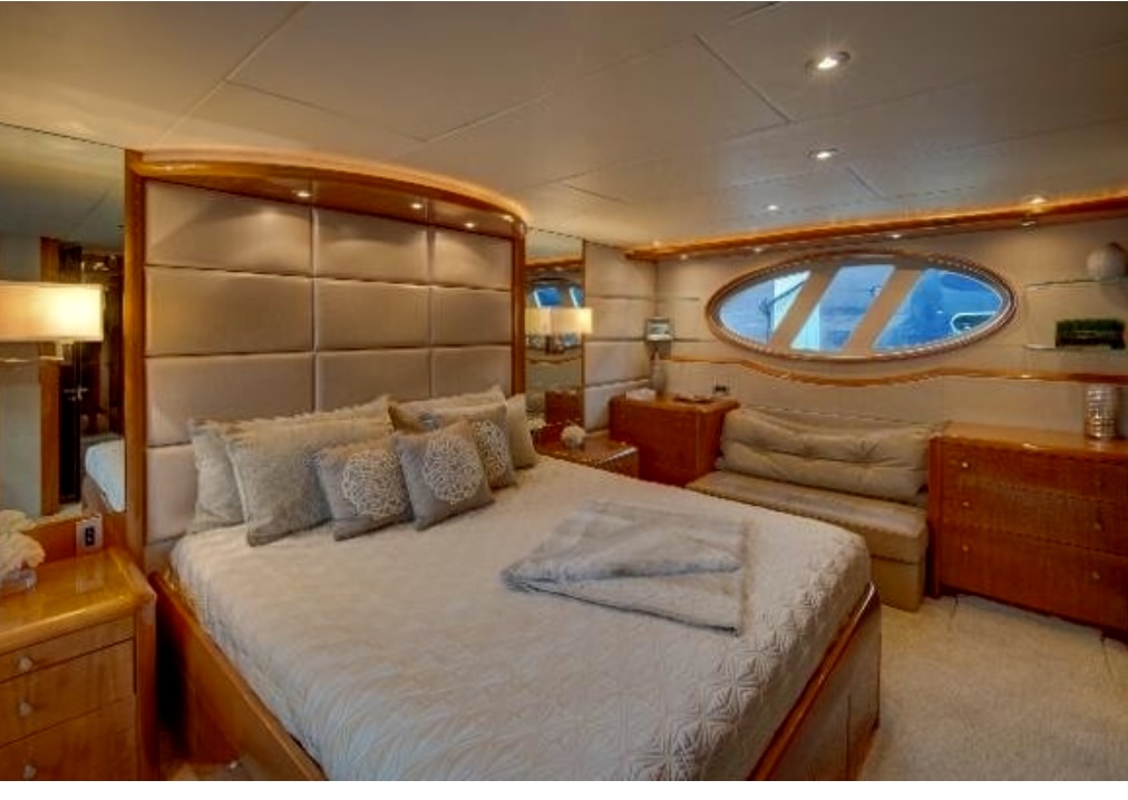 84ft Lazzara “LazzaraChip” Mega Yacht Charter | North Miami 🌴 5 %Miami Yacht Rentals%