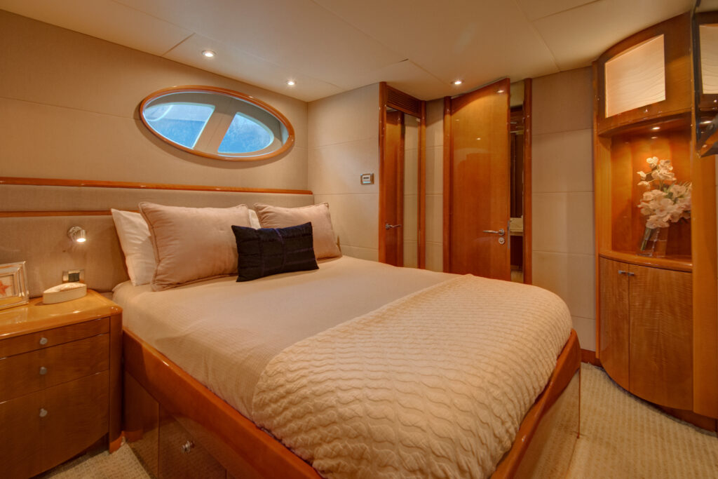 84ft Lazzara “LazzaraChip” Mega Yacht Charter | North Miami 🌴 3 %Miami Yacht Rentals%