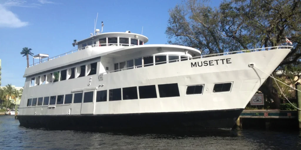 The Muse Mini Cruise • Miami Yacht Venue for Large Celebrations ✨ 5 %Miami Yacht Rentals%