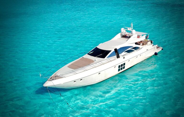 Miami superyacht rentals 💎 Oversized luxury yachts for VIP events, corporate charters, music videos & ultra-premium parties with full crew & concierge. 7 %Miami Yacht Rentals%