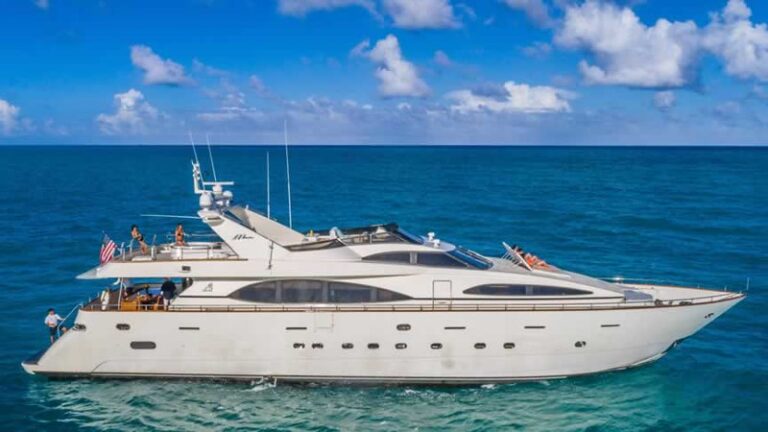 Miami superyacht rentals 💎 Oversized luxury yachts for VIP events, corporate charters, music videos & ultra-premium parties with full crew & concierge. 11 %Miami Yacht Rentals%