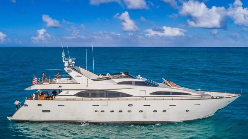 75ft Azimut Yacht Charter | Bayside Marina Miami 🚤 3 %Miami Yacht Rentals%
