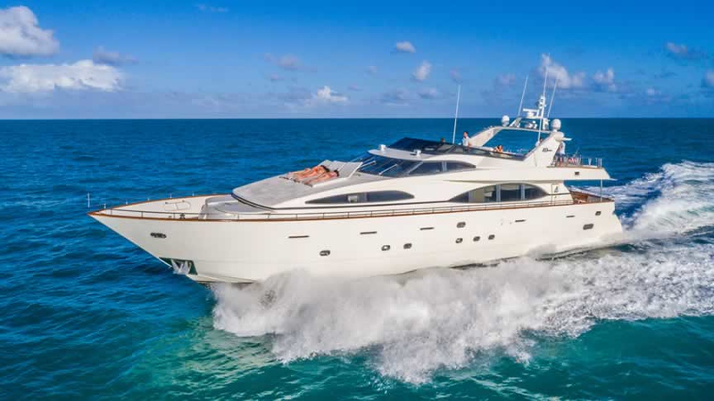 75ft Azimut Yacht Charter | Bayside Marina Miami 🚤 1 %Miami Yacht Rentals%