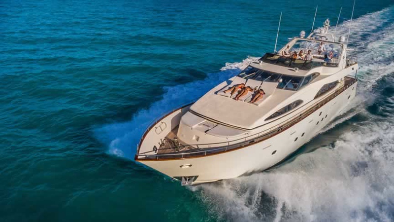 75ft Azimut Yacht Charter | Bayside Marina Miami 🚤 9 %Miami Yacht Rentals%