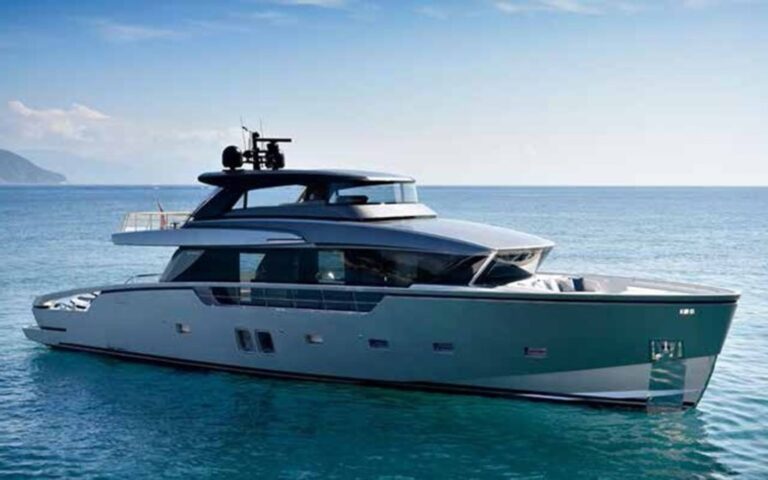 Miami superyacht rentals 💎 Oversized luxury yachts for VIP events, corporate charters, music videos & ultra-premium parties with full crew & concierge. 9 %Miami Yacht Rentals%