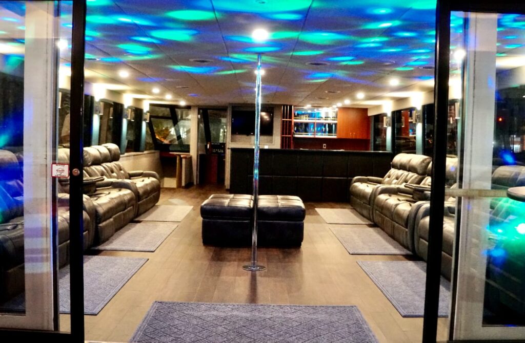 Star Cruise 105ft • Miami Beach Yacht Venue for Large Events ⛴️ 8 %Miami Yacht Rentals%
