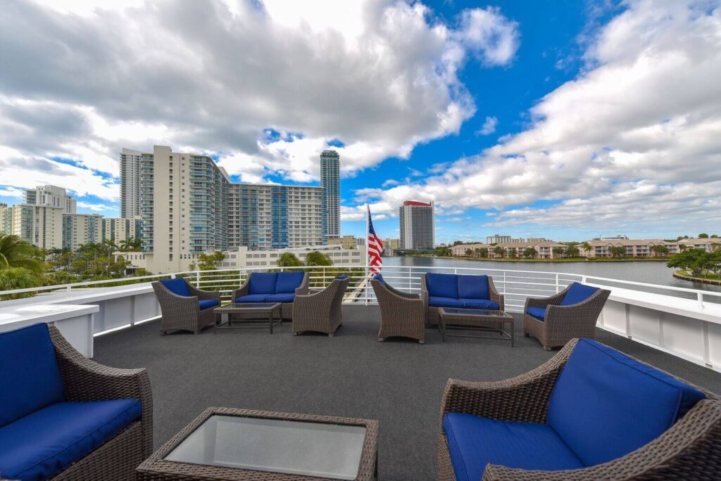 The Floridian Mini Cruise • Miami Yacht Venue for Large Events 🌊 2 %Miami Yacht Rentals%