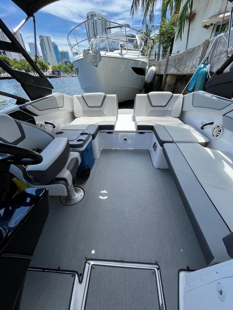 22ft Yamaha “Sugar” AR220 Yacht Charter Miami | Day Boat Rental 🌊 5 %Miami Yacht Rentals%