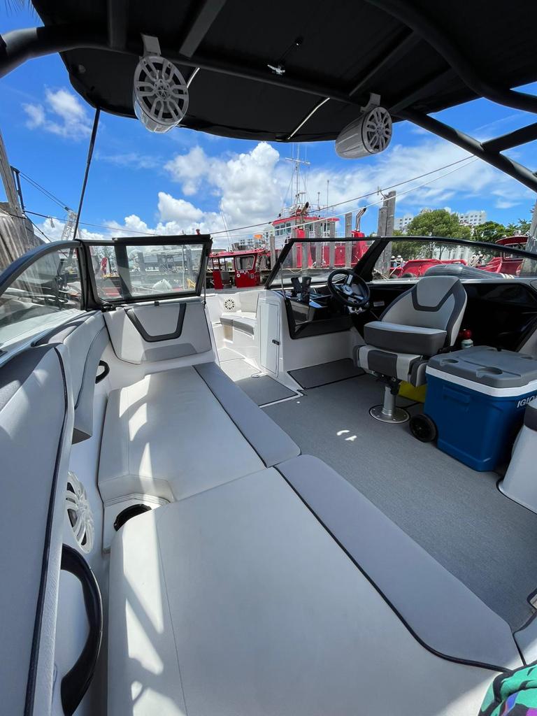 22ft Yamaha “Sugar” AR220 Yacht Charter Miami | Day Boat Rental 🌊 4 %Miami Yacht Rentals%