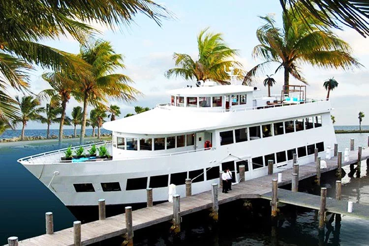 The Muse Mini Cruise • Miami Yacht Venue for Large Celebrations ✨ 12 %Miami Yacht Rentals%