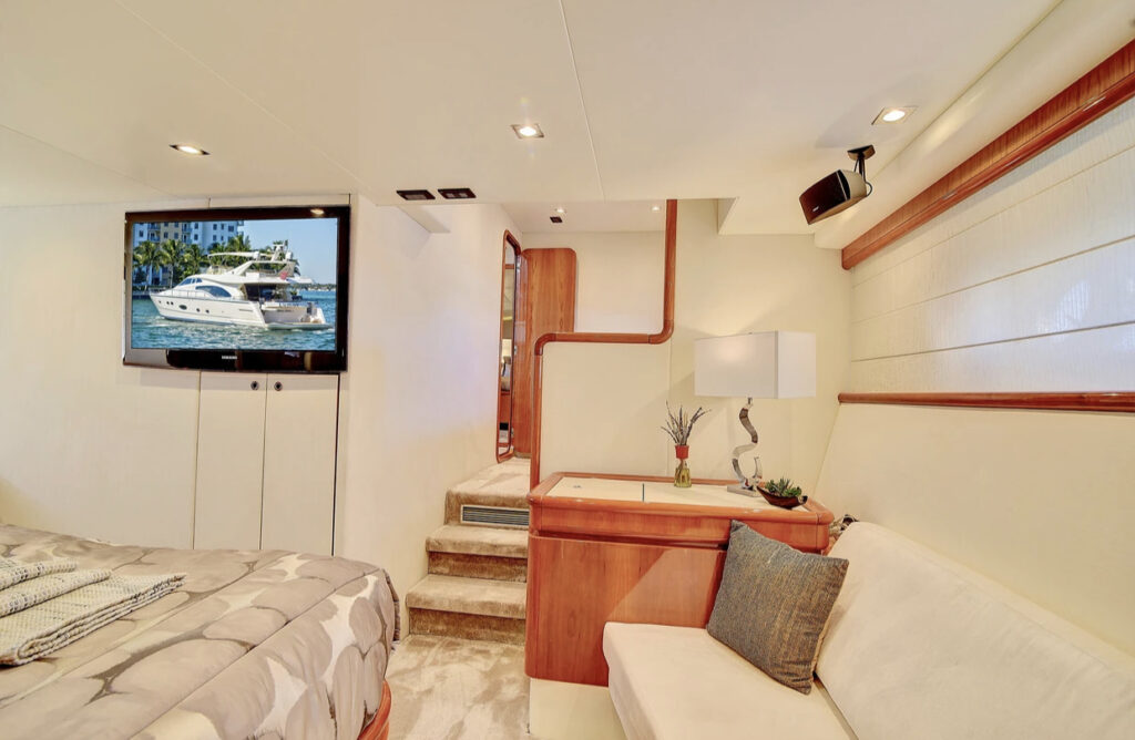 75ft Ferretti “Lumar” Luxury Yacht Charter | Miami River 🌴 7 %Miami Yacht Rentals%