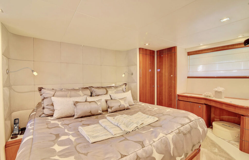 75ft Ferretti “Lumar” Luxury Yacht Charter | Miami River 🌴 12 %Miami Yacht Rentals%