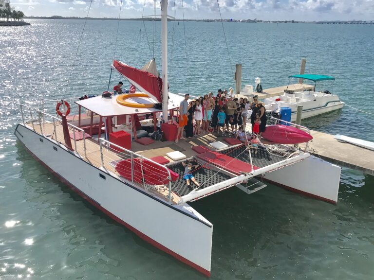 Large group yacht charters in Miami 🎉 Host 100+ guest events on multi-level yachts & party boats with catering, DJ, bar service & corporate setups. 9 %Miami Yacht Rentals%