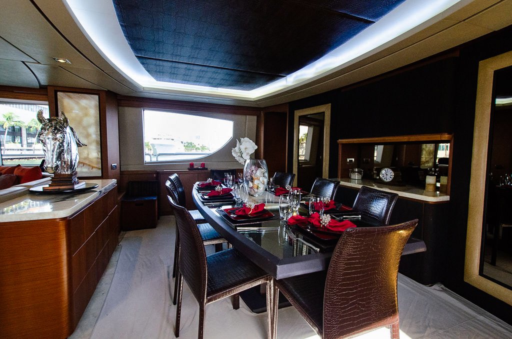Alquiler del Megayate Azimut “Babieca” de 105 pies en Miami Beach 3 %MAlquiler de yates en Miami%