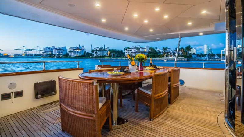 100ft Azimut “Millennium II” – Luxury Yacht Charter | Epic Hotel, Miami Beach 8 %Miami Yacht Rentals%