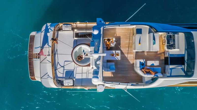 100ft Azimut “Millennium II” – Luxury Yacht Charter | Epic Hotel, Miami Beach 2 %Miami Yacht Rentals%