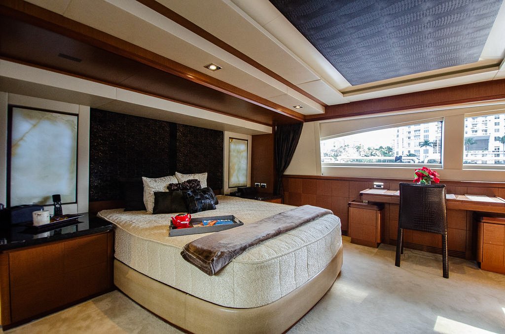 Alquiler de megayate Azimut 105 pies “Babieca” en Miami Beach 7 %MAlquiler de yates en Miami%