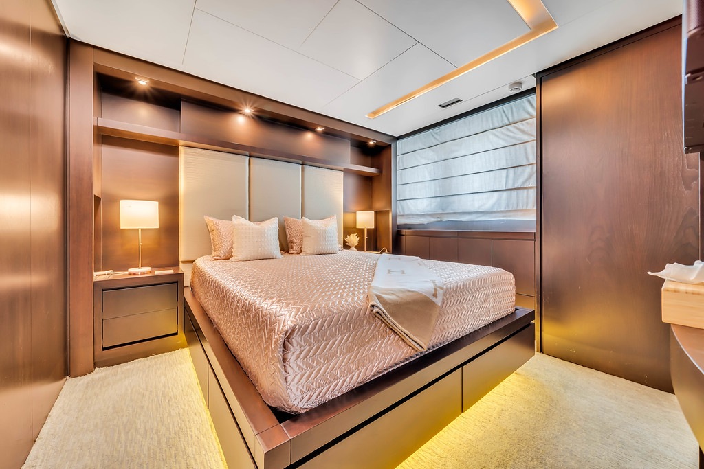 116ft Azimut "Rylax" – Luxury Yacht Charter | Feeling Yachty | Miami Beach 3 %Miami Yacht Rentals%