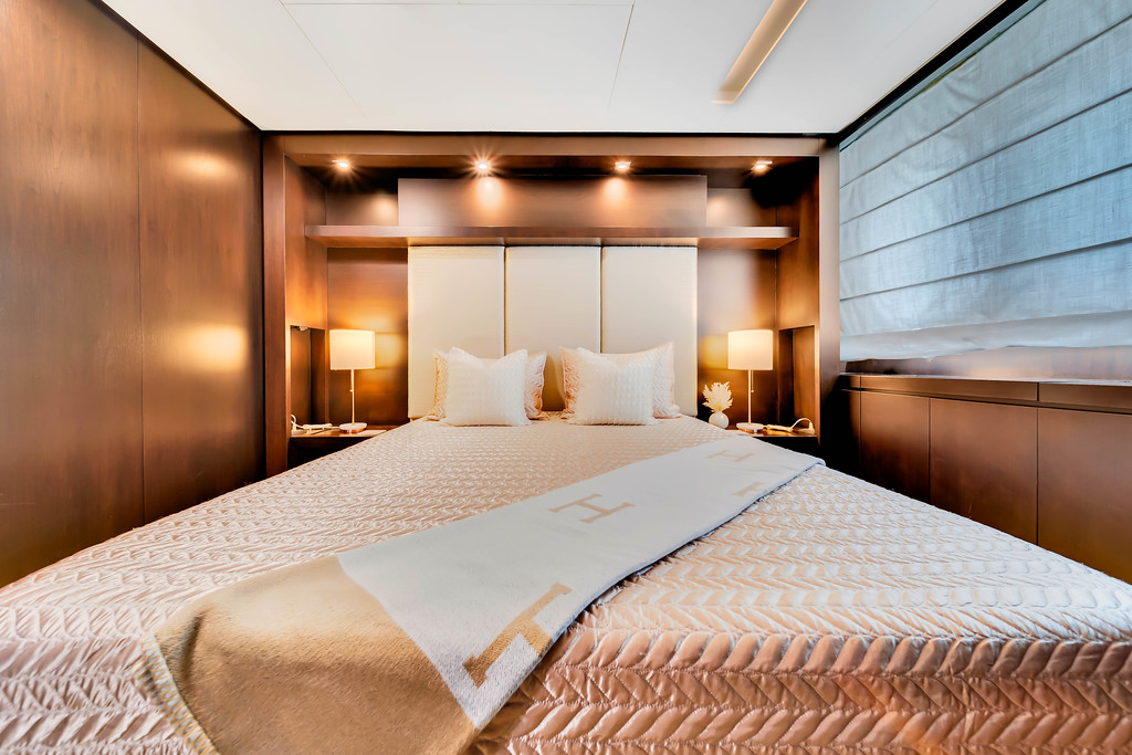 116ft Azimut "Rylax" – Luxury Yacht Charter | Feeling Yachty | Miami Beach 2 %Miami Yacht Rentals%