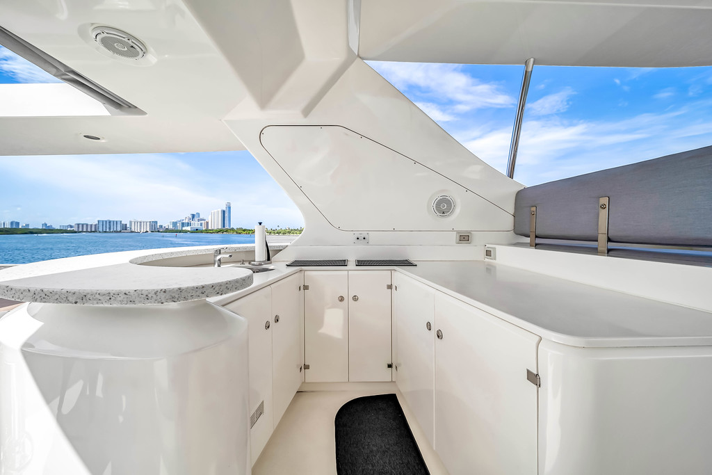 116ft Azimut "Rylax" – Luxury Yacht Charter | Feeling Yachty | Miami Beach 7 %Miami Yacht Rentals%