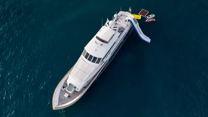124ft Broward “Ocean Drive” Luxury Mega Yacht Charter | Miami Beach 🌊 11 %MAlquiler de yates en Miami%
