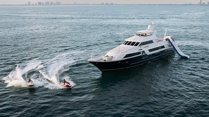 Alquiler de Mega yate de lujo Broward 124 pies “Ocean Drive” | Miami Beach 🌊 10 %MAlquiler de yates en Miami%