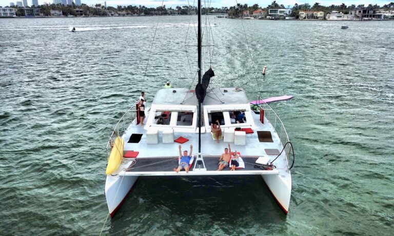 Large group yacht charters in Miami 🎉 Host 100+ guest events on multi-level yachts & party boats with catering, DJ, bar service & corporate setups. 8 %Miami Yacht Rentals%