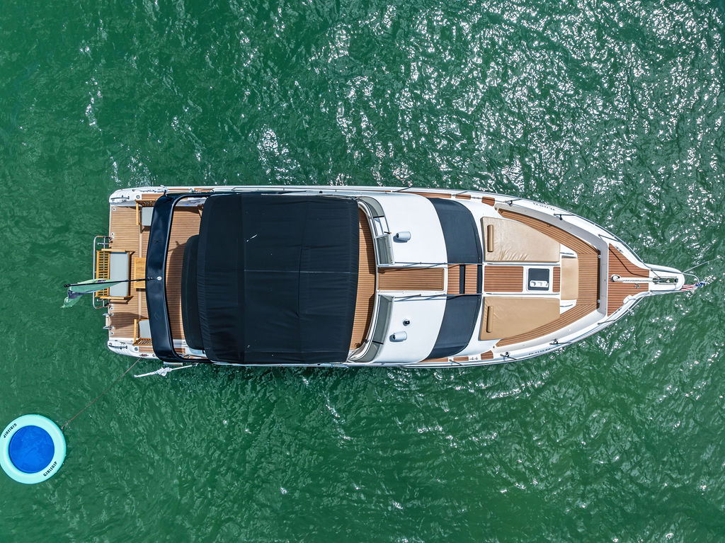48ft Sea Ray Bridge Yacht Rental Miami 🌙 | 15 Guests • Commercial License 2 %Miami Yacht Rentals%