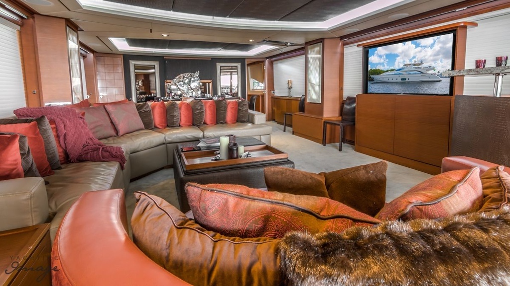 Alquiler de Megayate Azimut 105 pies “Babieca” en Miami Beach 5 %MAlquiler de yates en Miami%
