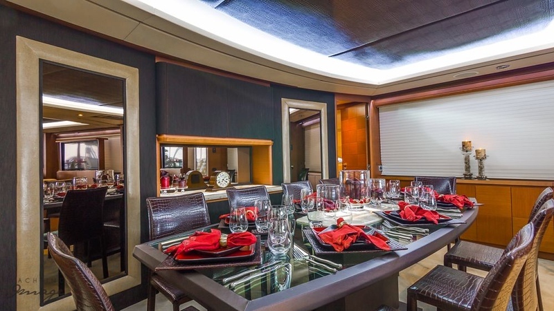 Alquiler de Megayate Azimut 105 pies “Babieca” en Miami Beach 4 %MAlquiler de yates en Miami%