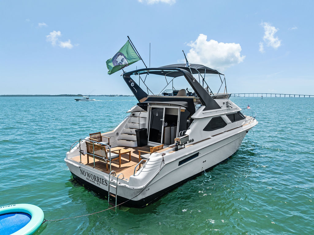 48ft Sea Ray Bridge Yacht Rental Miami 🌙 | 15 Guests • Commercial License 3 %Miami Yacht Rentals%