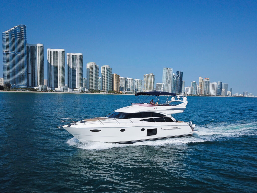60ft Princess Fly Alquiler de yates de lujo | Feeling Yachty Miami Beach ✨ 8 %MAlquiler de yates en Miami%
