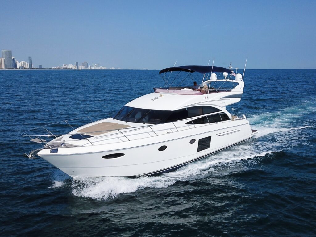 60ft Princess Fly Alquiler de yates de lujo | Feeling Yachty Miami Beach ✨ 3 %MAlquiler de yates en Miami%