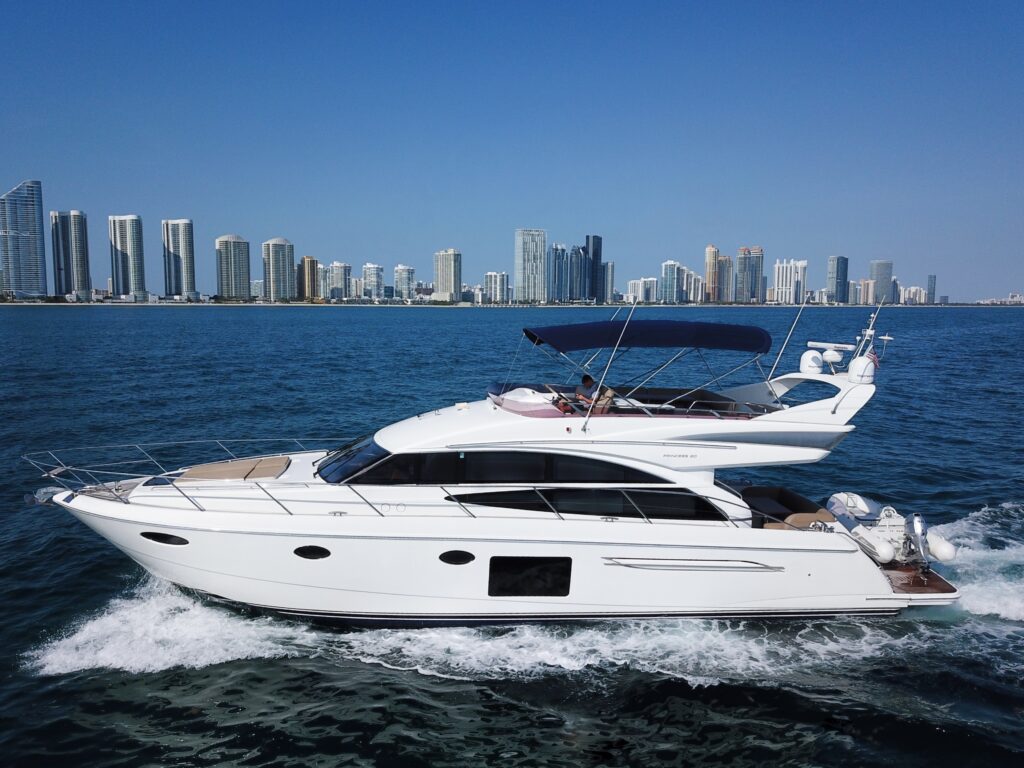60ft Princess Fly Alquiler de yates de lujo | Feeling Yachty Miami Beach ✨ 4 %MAlquiler de yates en Miami%