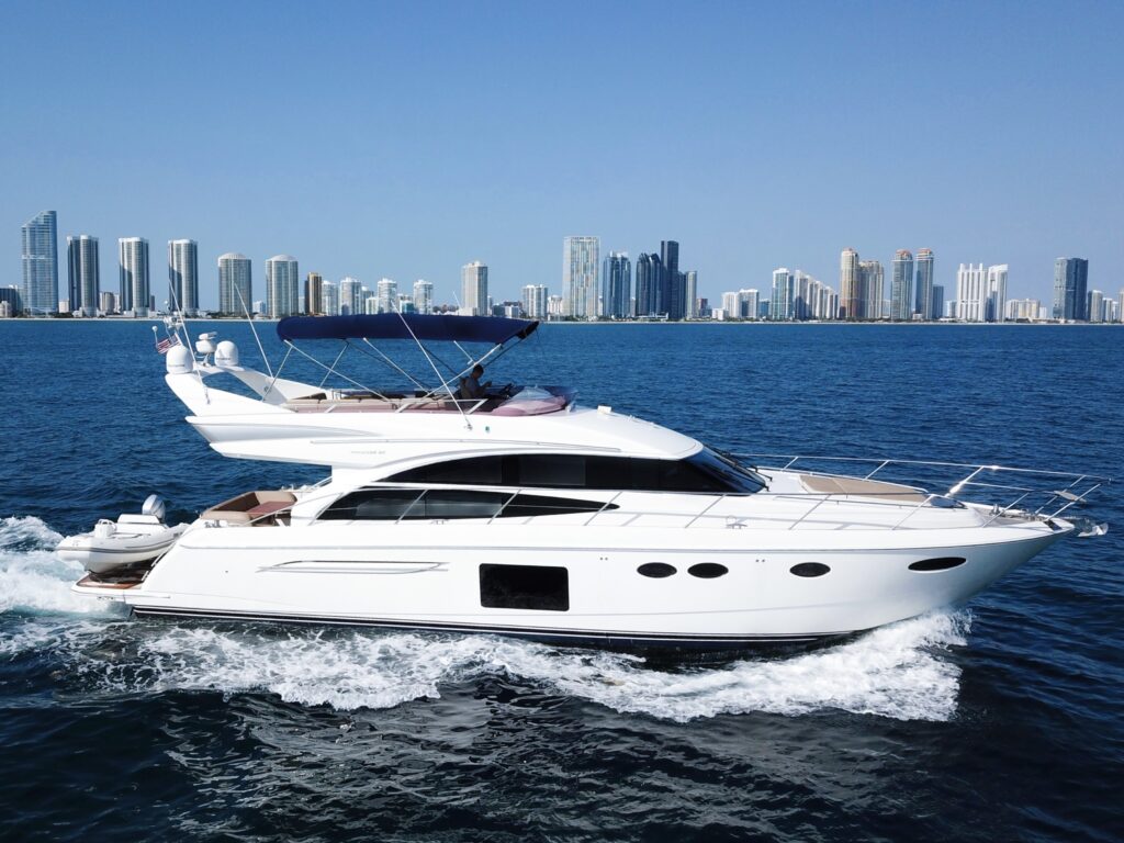 60ft Princess Fly Alquiler de yates de lujo | Feeling Yachty Miami Beach ✨ 5 %MAlquiler de yates en Miami%