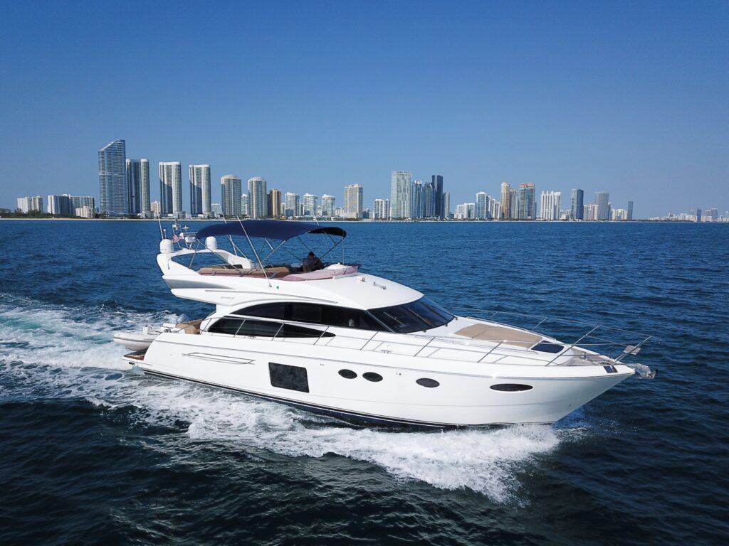 60ft Princess Fly Alquiler de yates de lujo | Feeling Yachty Miami Beach ✨ 7 %MAlquiler de yates en Miami%