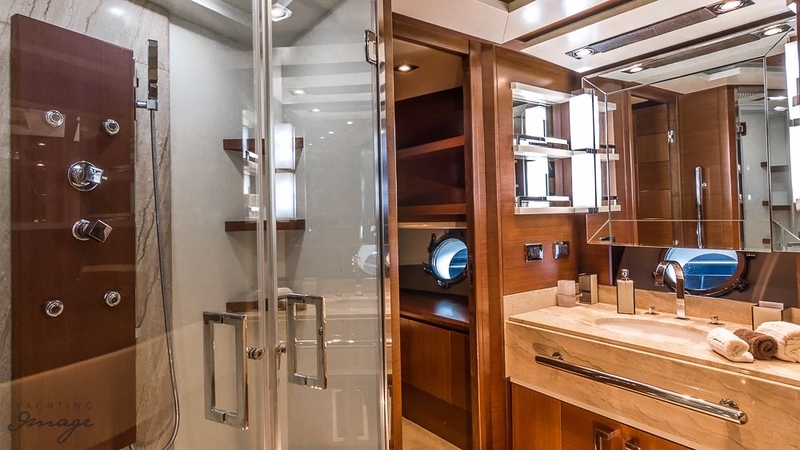 Alquiler Megayate Azimut 105 pies “Babieca” en Miami Beach 9 %MAlquiler de yates en Miami%