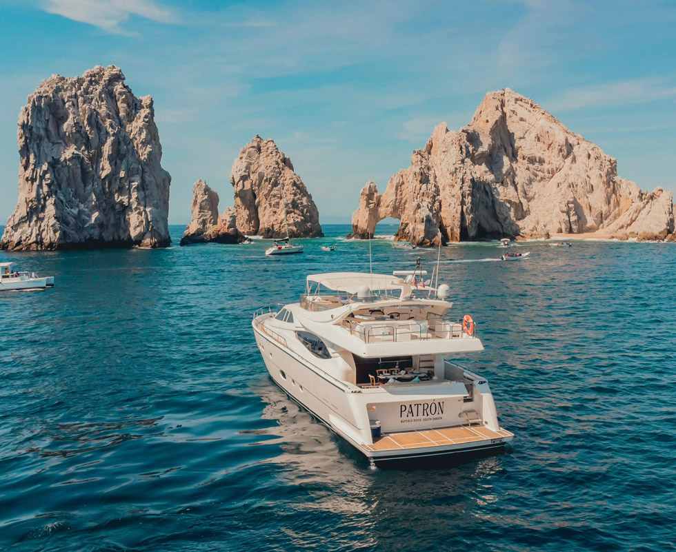 80ft Astondoa “El Patron” Yacht Charter | Miami Beach 💼 7 %Miami Yacht Rentals%