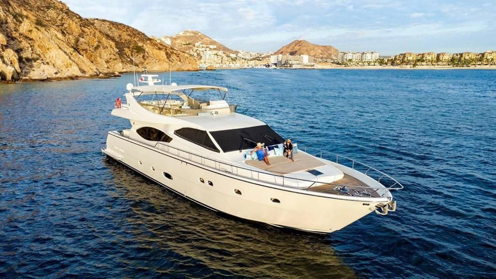 80ft Astondoa “El Patron” Yacht Charter | Miami Beach 💼 4 %Miami Yacht Rentals%
