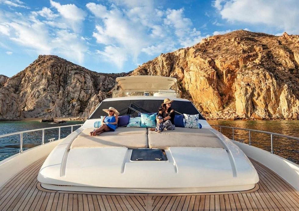 80ft Astondoa “El Patron” Yacht Charter | Miami Beach 💼 5 %Miami Yacht Rentals%