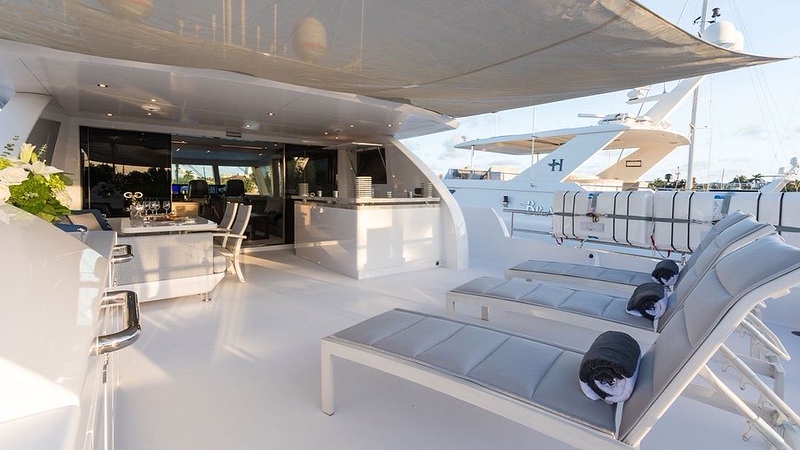 92ft Hargrave “Day One” Mega Yacht Charter | Miami Beach 🎉 6 %MAlquiler de yates en Miami%