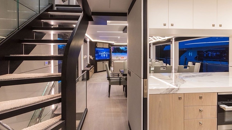 92ft Hargrave “Day One” Mega Yacht Charter | Miami Beach 🎉 7 %MAlquiler de yates en Miami%