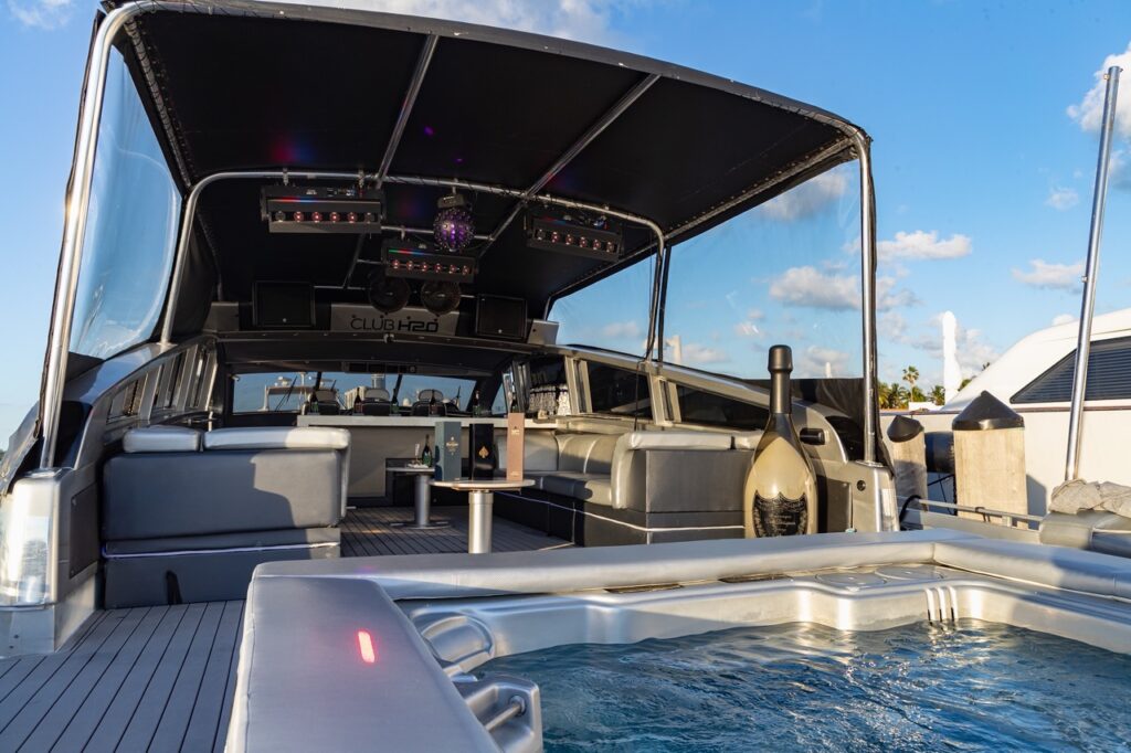 94ft Leopard “Private Key” Mega Yacht Charter | Miami 🛥️ 6 %MAlquiler de yates en Miami%