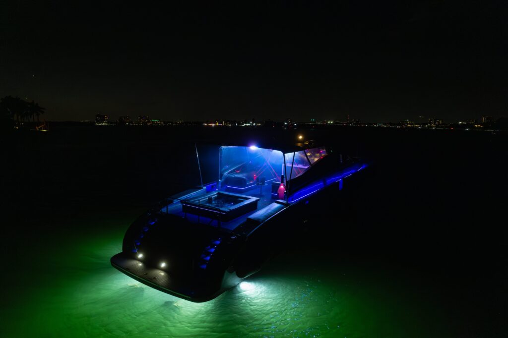 94ft Leopard “Private Key” Mega Yacht Charter | Miami 🛥️ 9 %MAlquiler de yates en Miami%
