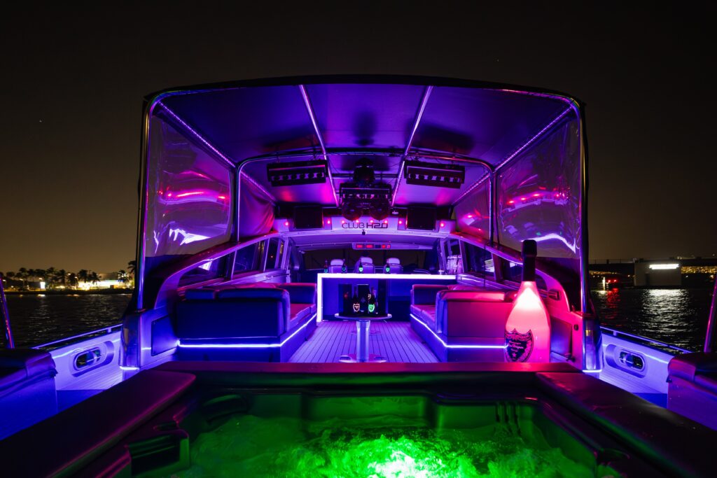 94ft Leopard “Private Key” Mega Yacht Charter | Miami 🛥️ 2 %MAlquiler de yates en Miami%