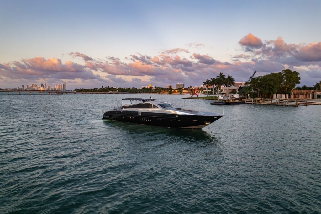 94ft Leopard “Private Key” Mega Yacht Charter | Miami 🛥️ 3 %MAlquiler de yates en Miami%
