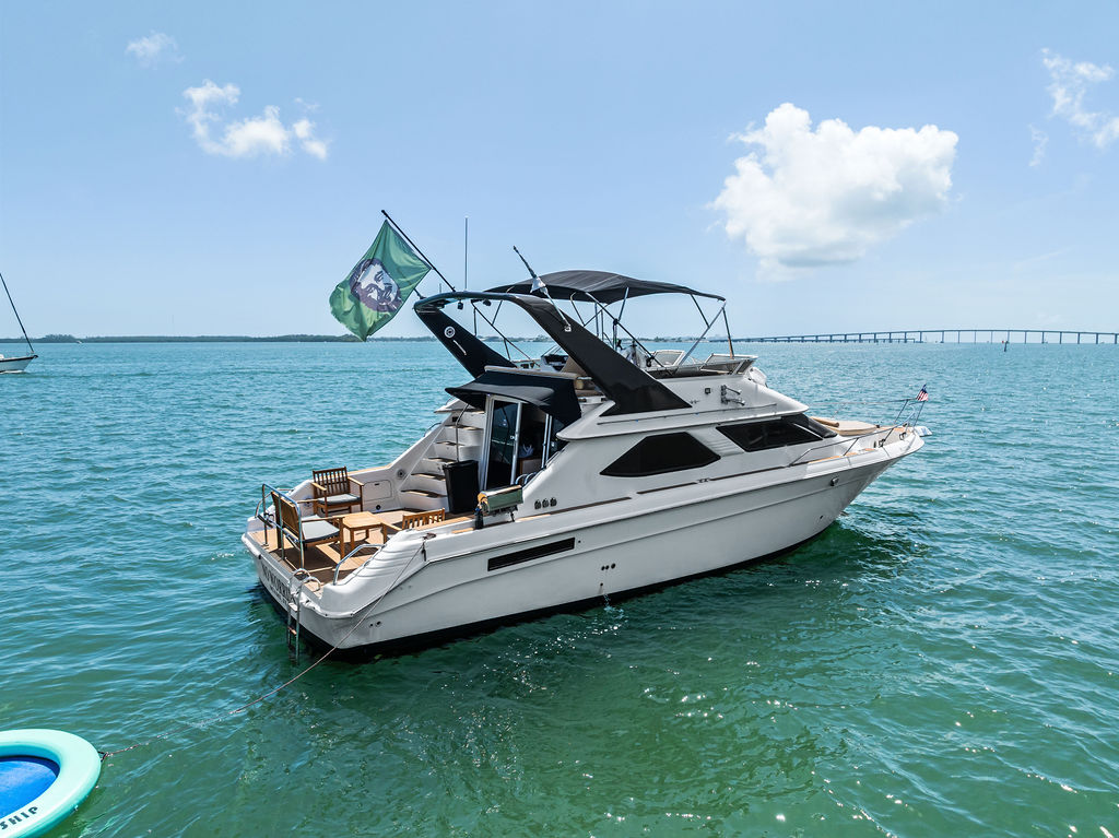 48ft Sea Ray Bridge Yacht Rental Miami 🌙 | 15 Guests • Commercial License 5 %Miami Yacht Rentals%